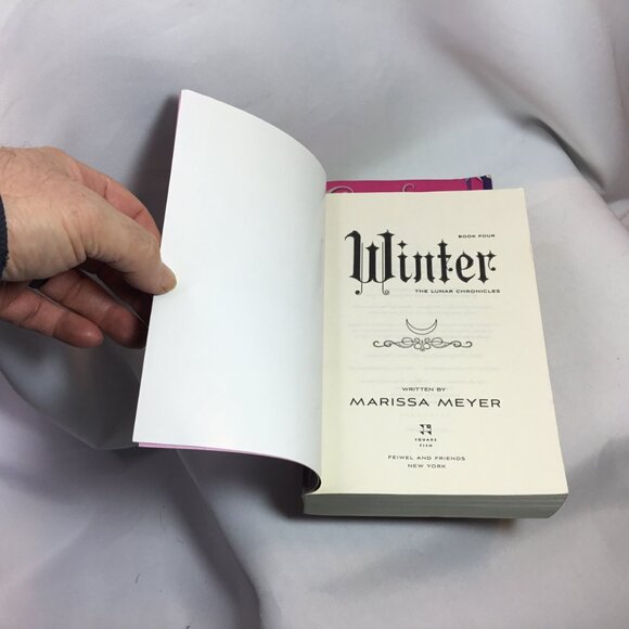 The Lunar Chronicles: Marissa Meyer Lot of 2: Book 1 and Book 4 - Picture 10 of 11